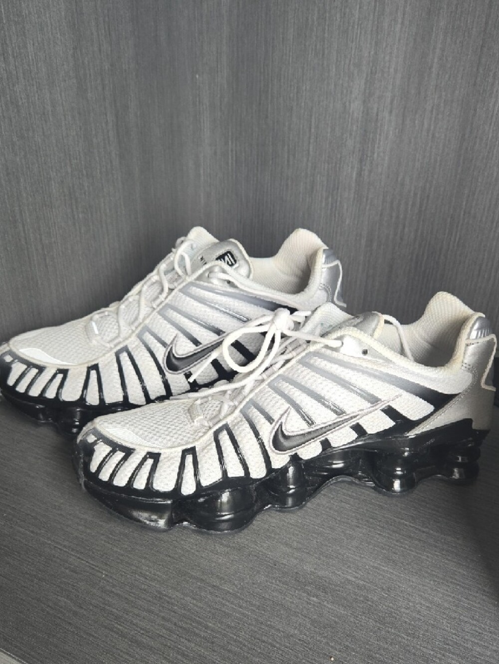 Nike Shox Women Sneakers White Black Size US 9.5 - Picture 5 of 8